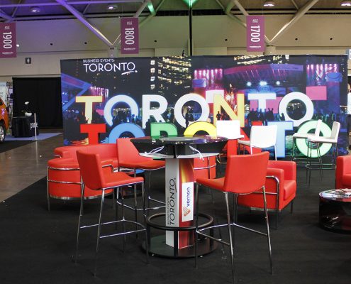 Vernon-Hi-top-Charging-Table-@-Tourism-Toronto-Booth-Incentive-Works-2016-495x400